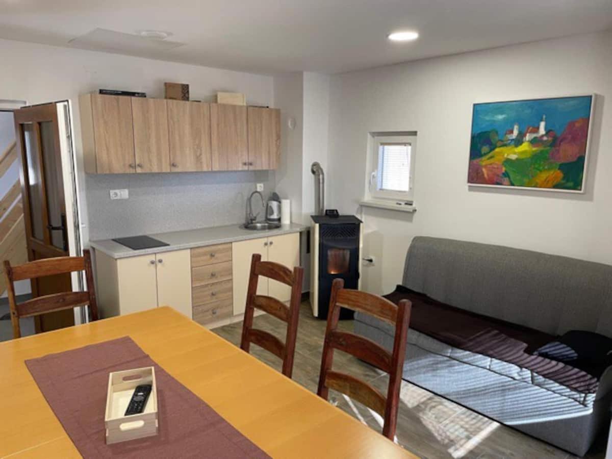 Holiday House Zlacka Gorca Pristava pri Mestinju Ngoại thất bức ảnh