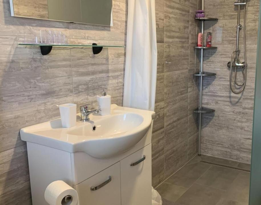 Holiday House Zlacka Gorca Pristava pri Mestinju Ngoại thất bức ảnh